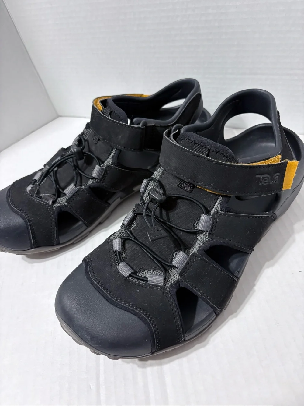 Men’s Teva Flintwood Black Yellow Accent Closed Toe Water and Hiking Sandals 10